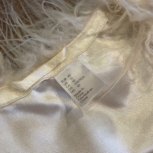 H&M size 10 Faux Fur Vest, Cream in Color - Picture 3 of 6